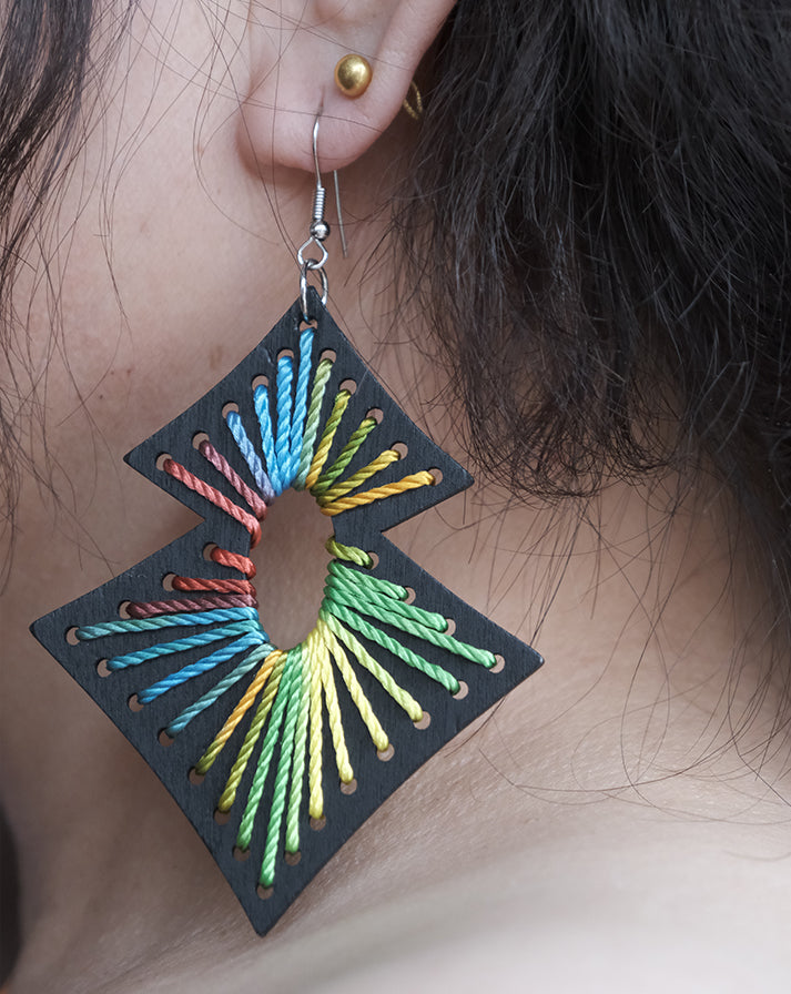 Black block line earrings