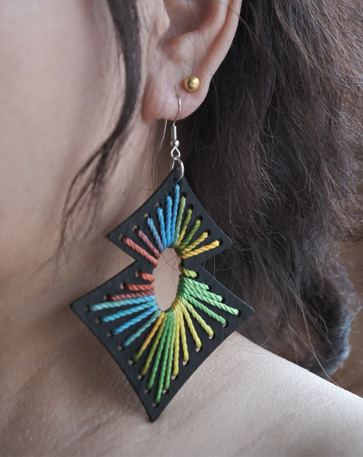 Black block line earrings